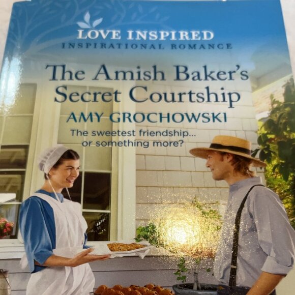 The Amish Baker's Secret Courtship: An Uplifting Inspirational Romance BRAND NEW - Picture 1 of 5